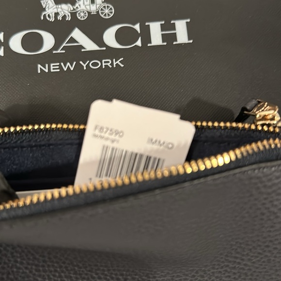 New Coach Navy Leather Wristlet - Picture 13 of 13